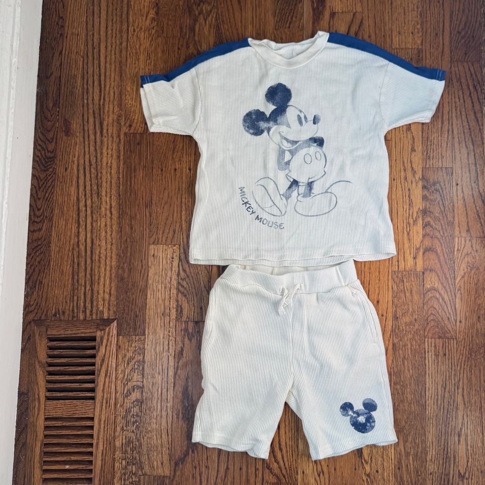Disney Mickey Mouse Waffle Knit Short Sleeve T-Shirt and Shorts Set 5T